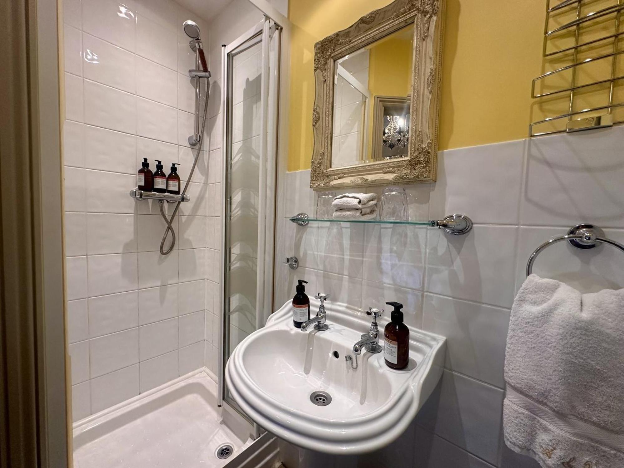 Albert & Victoria Guest House Eastbourne Szoba fotó