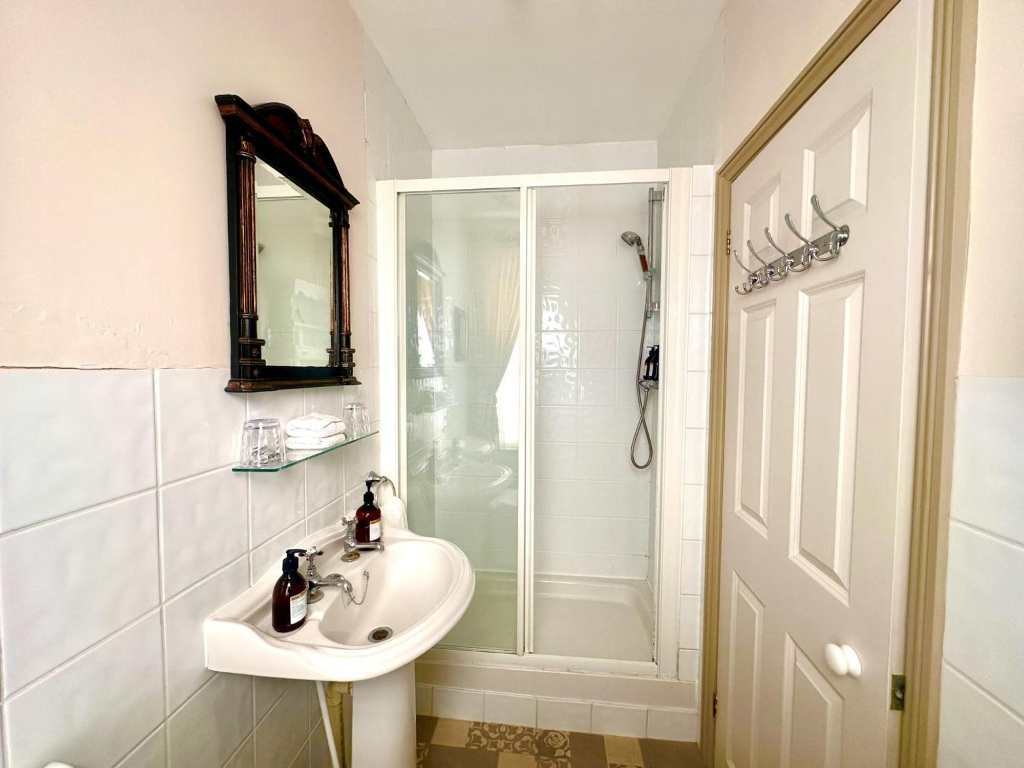 Albert & Victoria Guest House Eastbourne Szoba fotó