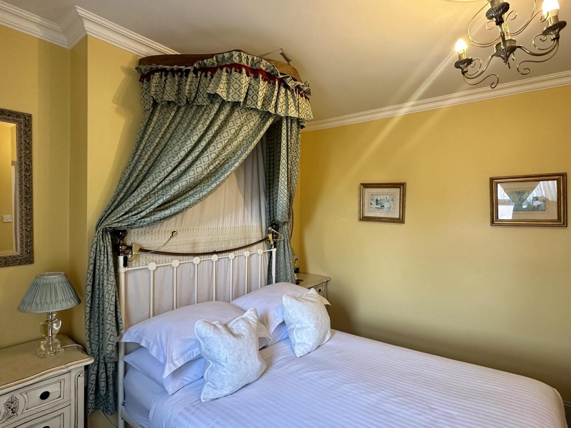 Albert & Victoria Guest House Eastbourne Szoba fotó